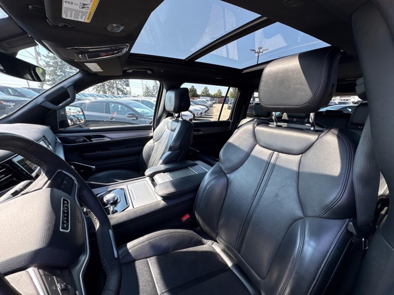2024 Jeep Wagoneer Series II Carbide  8 PASS|PANO ROOF Photo