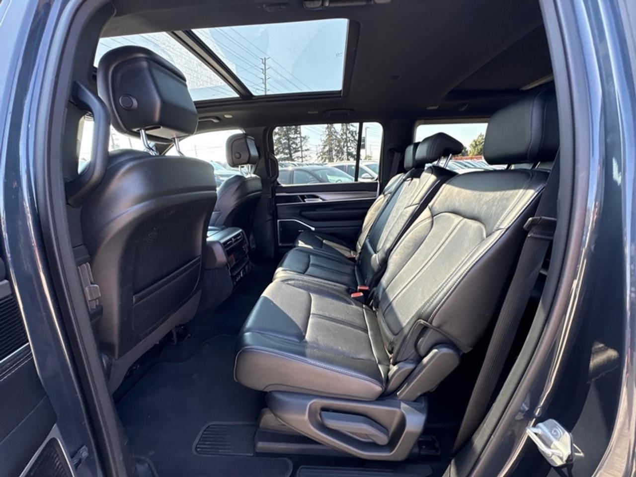 2024 Jeep Wagoneer Series II Carbide  8 PASS|PANO ROOF Photo