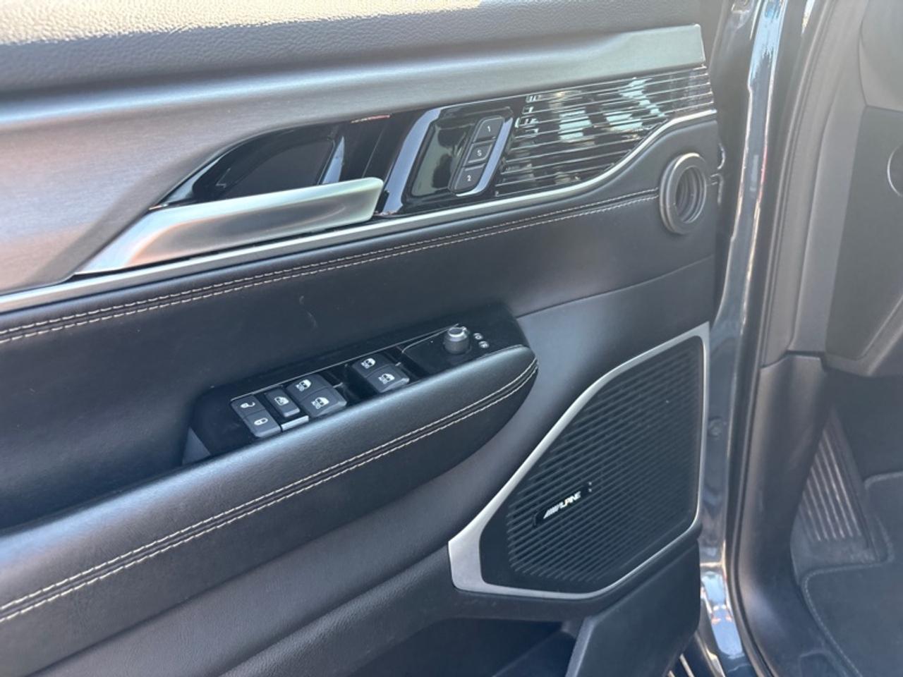 2024 Jeep Wagoneer Series II Carbide  8 PASS|PANO ROOF Photo