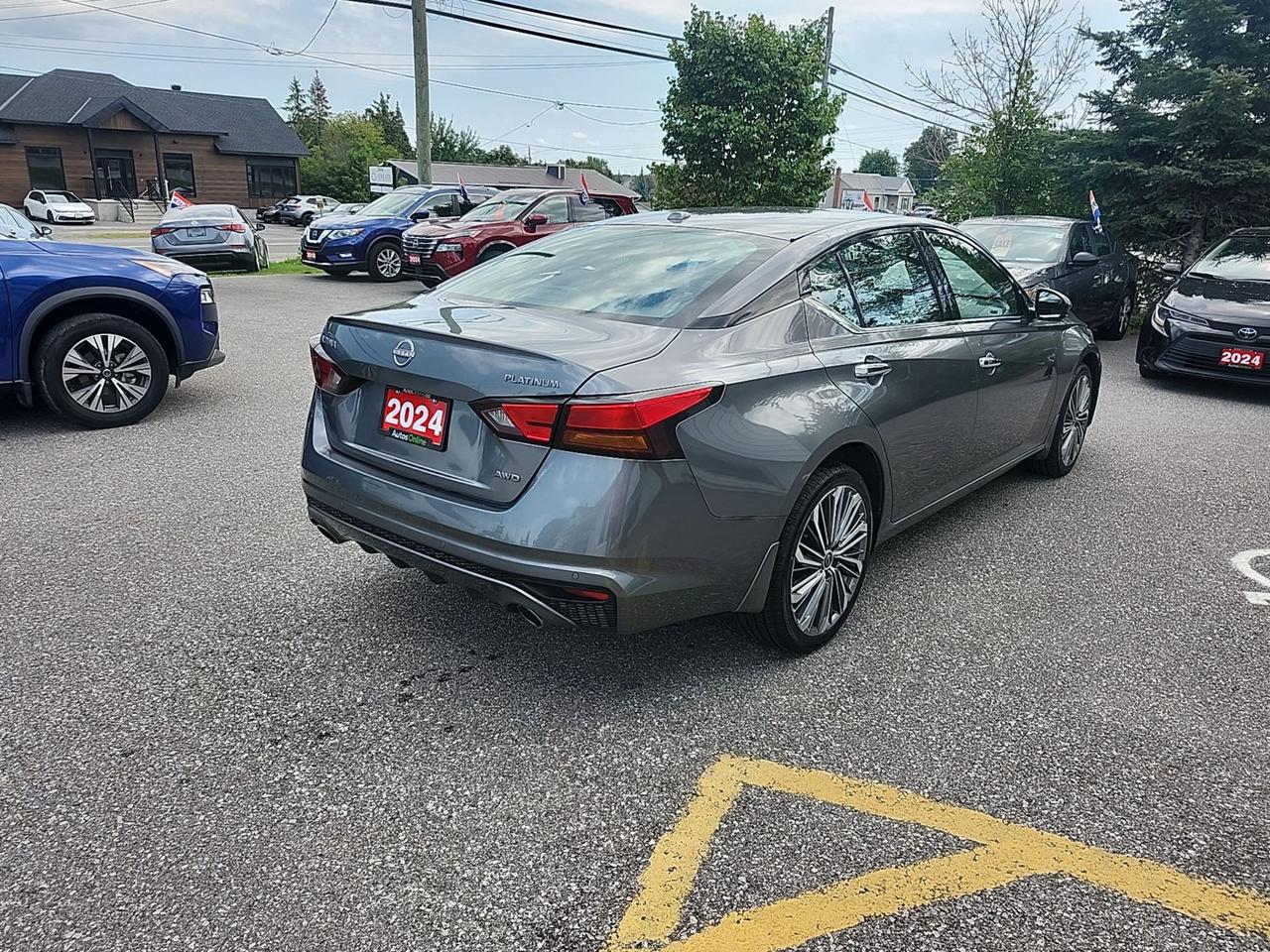 2024 Nissan Altima PLATINUM - AWD - SUNROOF - LEATHER - BOSE AUDIO - Photo4