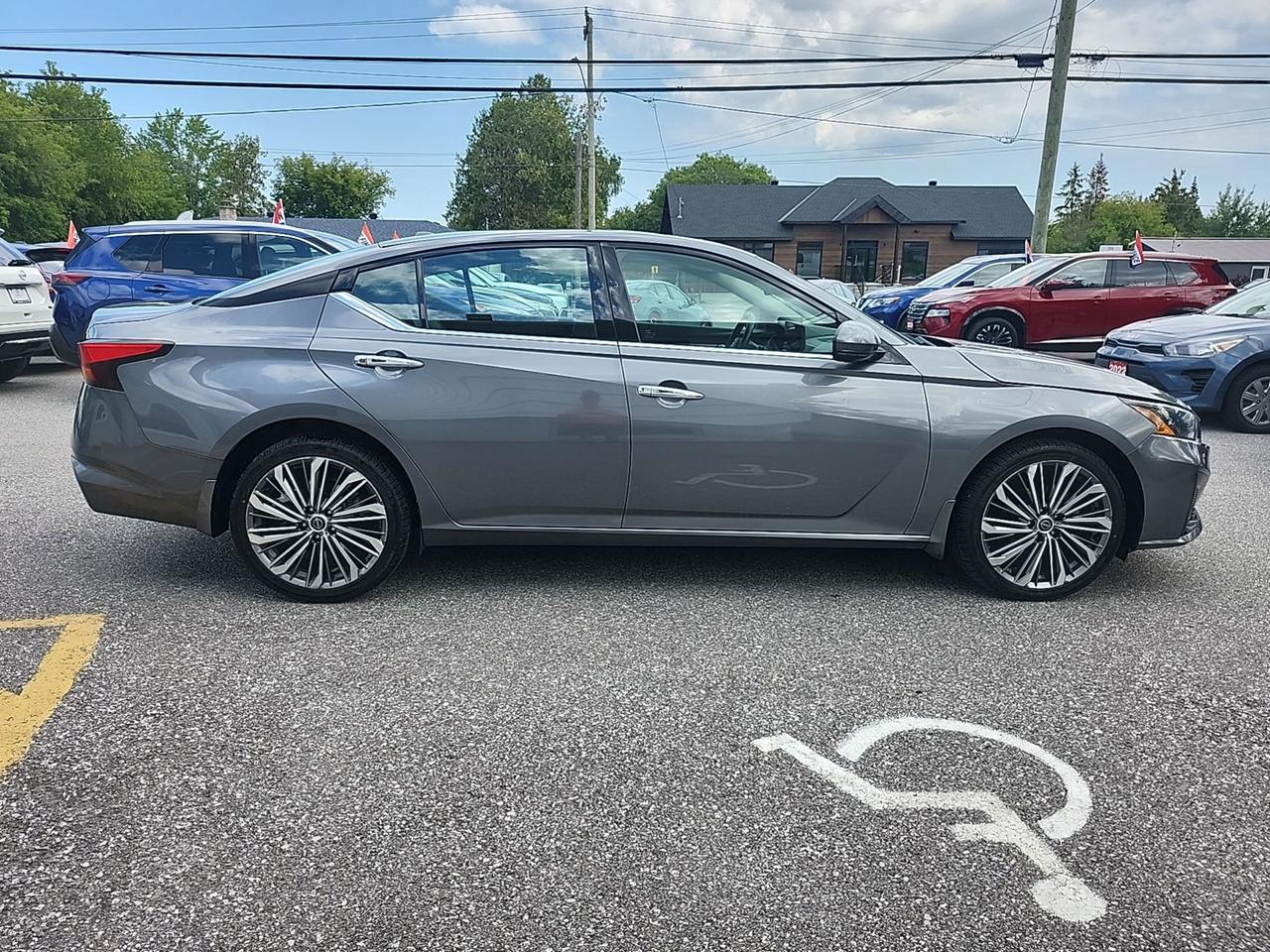 2024 Nissan Altima PLATINUM - AWD - SUNROOF - LEATHER - BOSE AUDIO - Photo