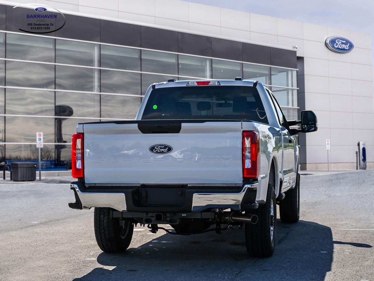 2027 Ford F-350 Super Duty SRW XLT Photo