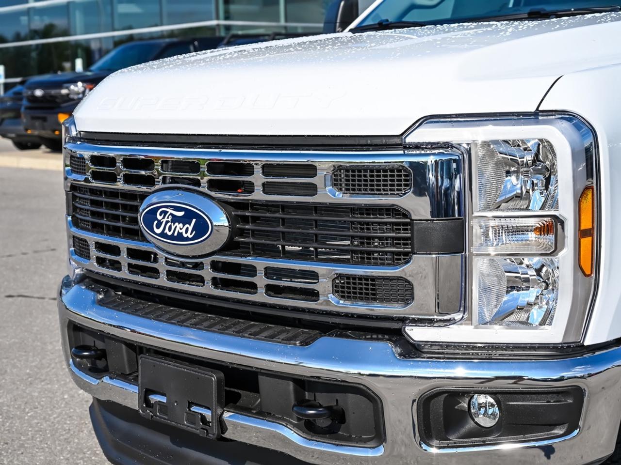 2027 Ford F-350 Super Duty SRW XLT Photo