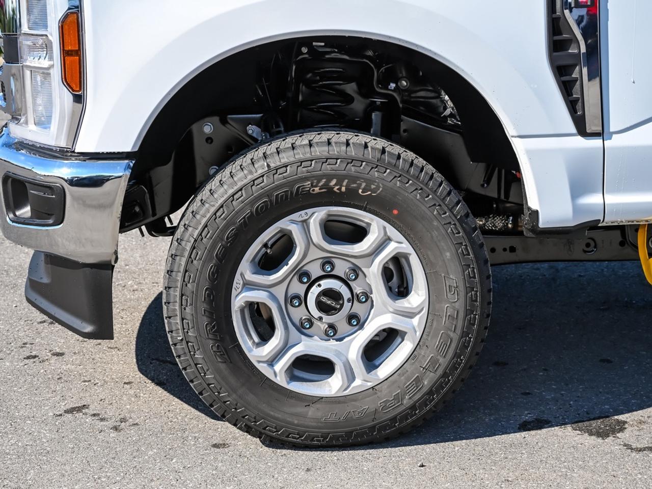 2027 Ford F-350 Super Duty SRW XLT Photo
