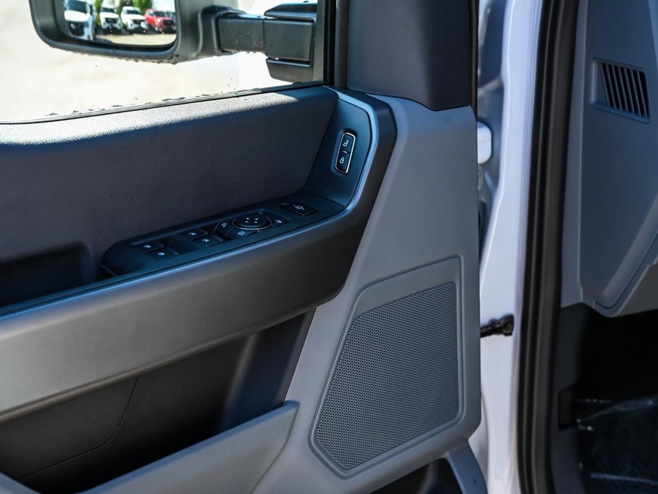 2027 Ford F-350 Super Duty SRW XLT Photo