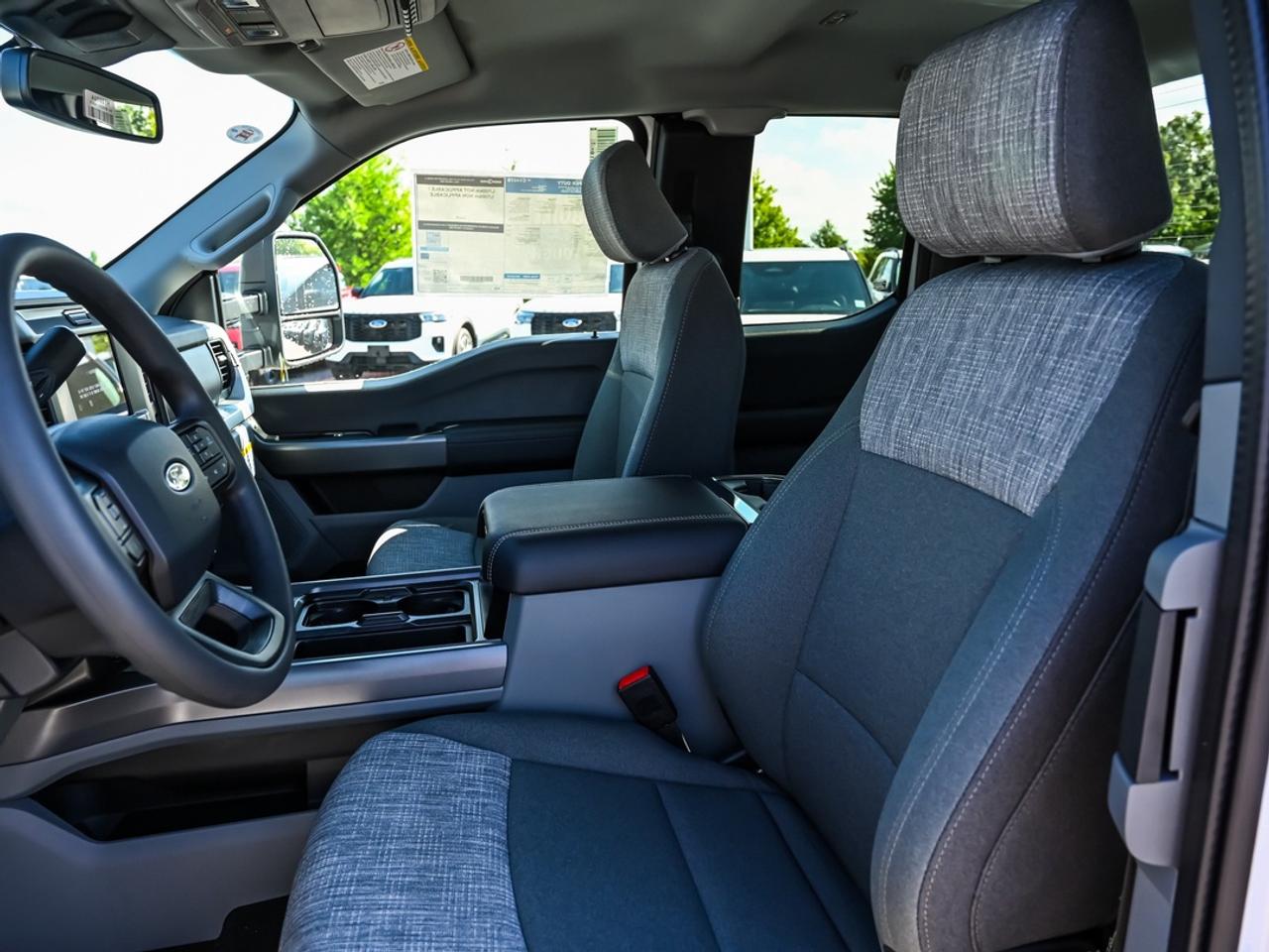 2027 Ford F-350 Super Duty SRW XLT Photo