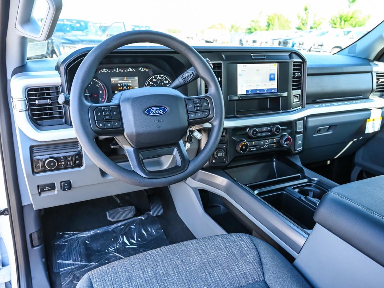 2027 Ford F-350 Super Duty SRW XLT Photo