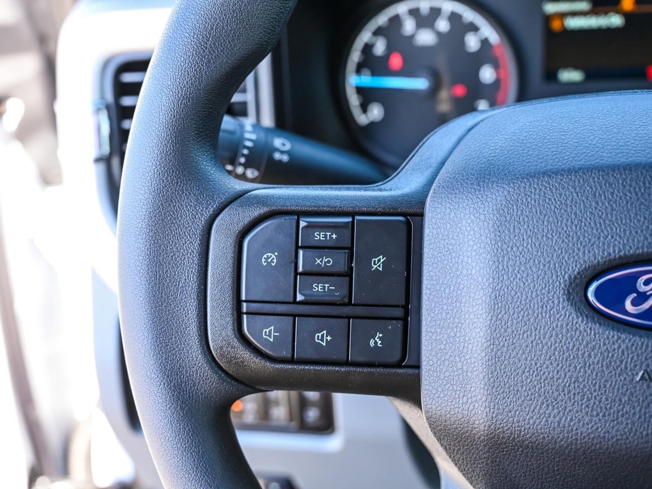 2027 Ford F-350 Super Duty SRW XLT Photo