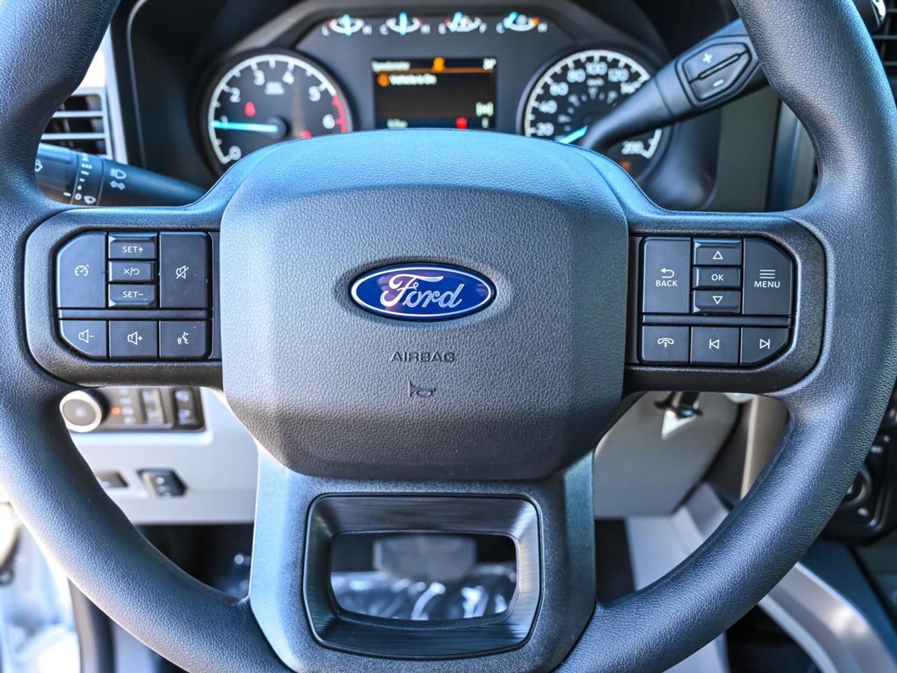 2027 Ford F-350 Super Duty SRW XLT Photo