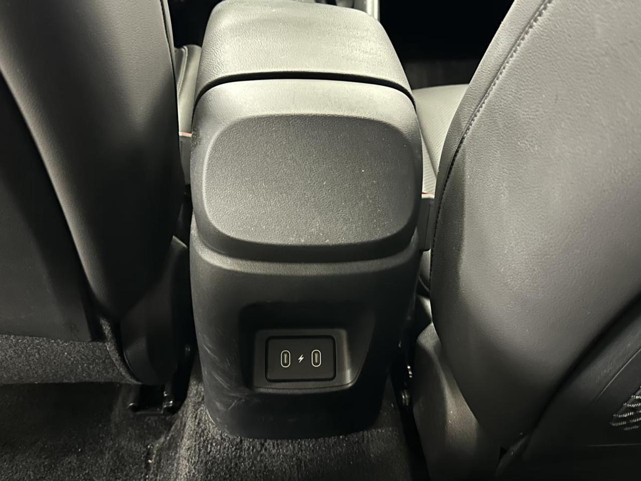 2025 Hyundai Elantra Luxury - LEATHER/SUNROOF/25KM/OFF HYUNDAI 1 OWNER LEASE! Photo