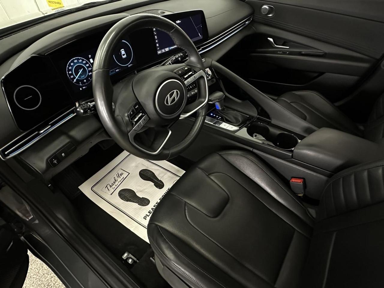 2025 Hyundai Elantra Luxury - LEATHER/SUNROOF/25KM/OFF HYUNDAI 1 OWNER LEASE! Photo