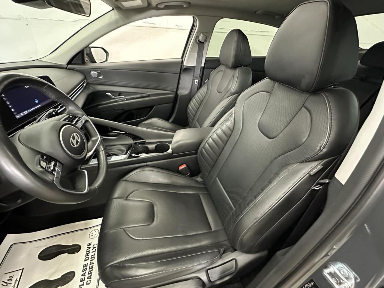 2025 Hyundai Elantra Luxury - LEATHER/SUNROOF/25KM/OFF HYUNDAI 1 OWNER LEASE! Photo