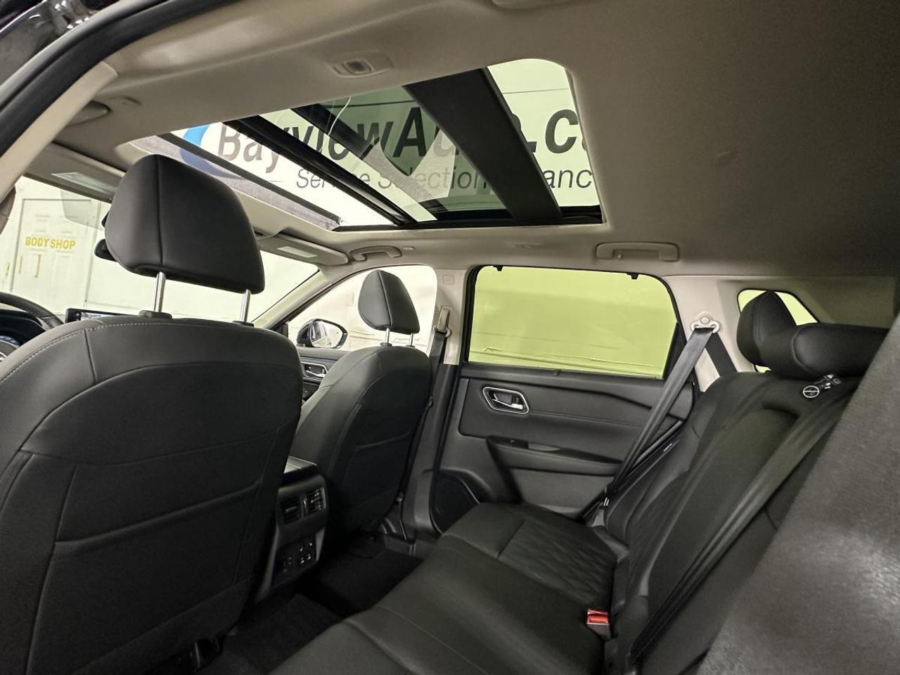 2024 Nissan Rogue Platinum AWD PLATINUM - BLACK LEATHER/PANO/NAVI/15KM/1 OWNER LEASE RETURN! Photo