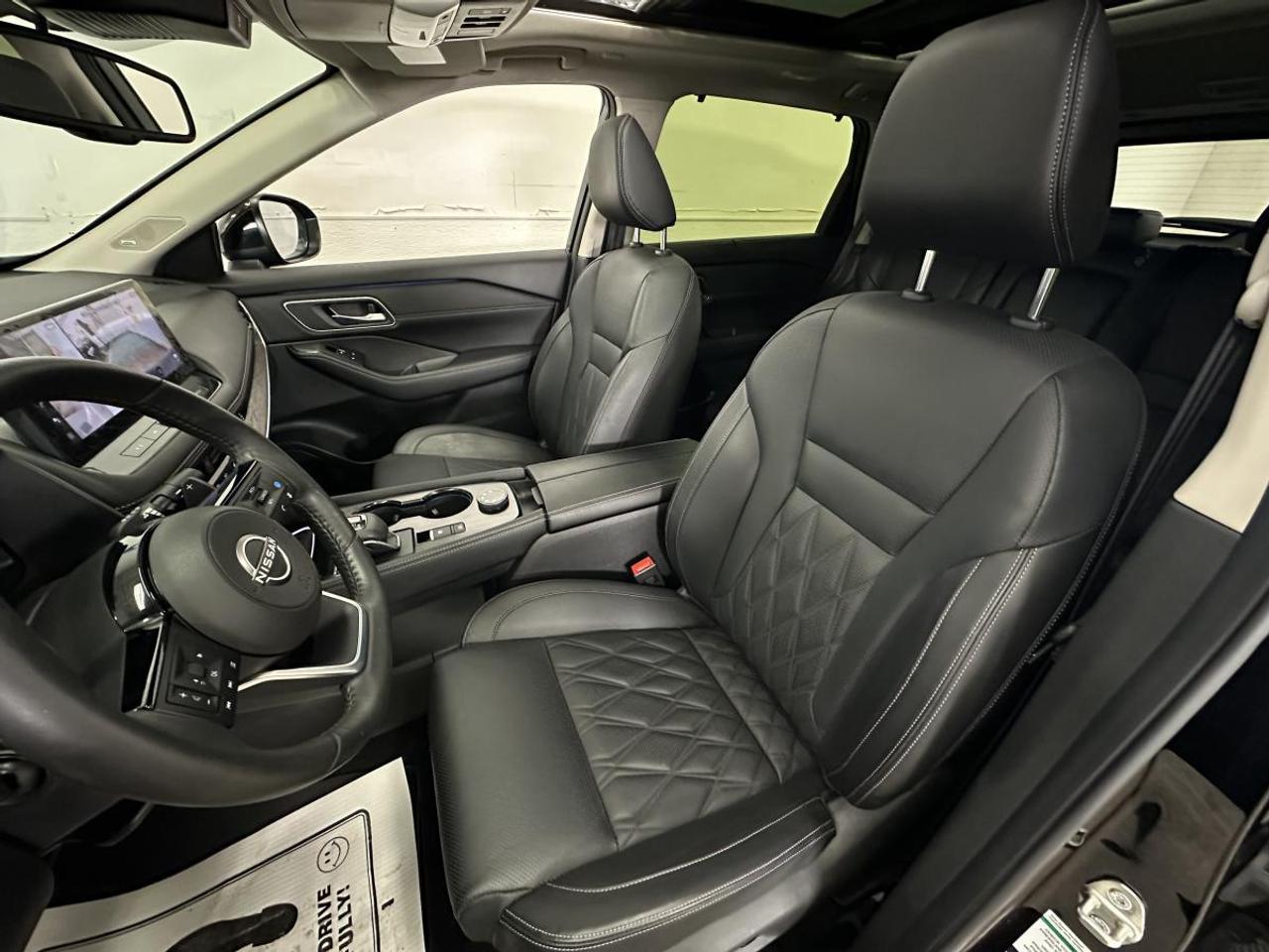 2024 Nissan Rogue Platinum AWD PLATINUM - BLACK LEATHER/PANO/NAVI/15KM/1 OWNER LEASE RETURN! Photo