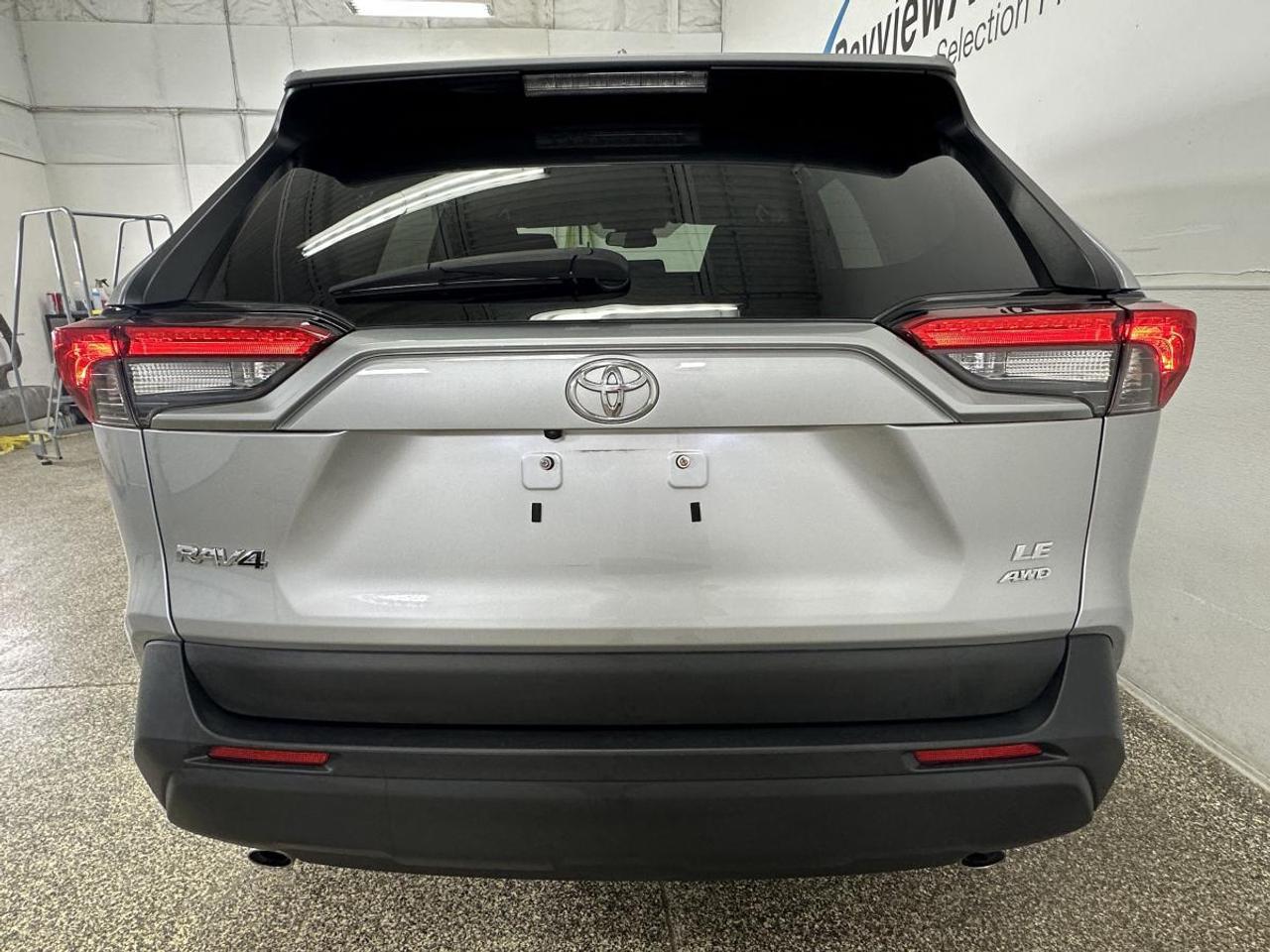 2024 Toyota RAV4 LE AWD - 25,000KM/DIRECT OFF TOYOTA LEASE! Photo