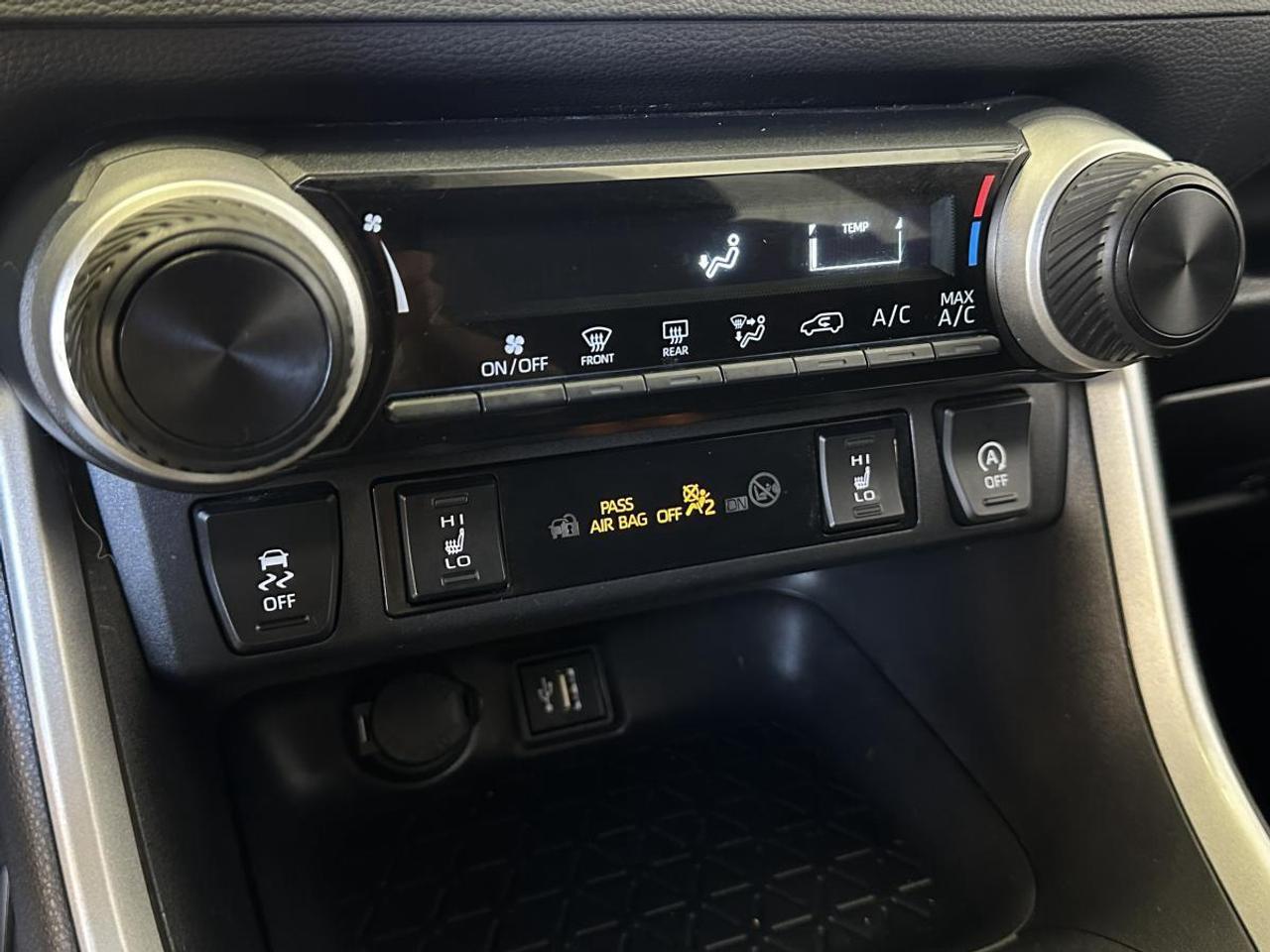 2024 Toyota RAV4 LE AWD - 25,000KM/DIRECT OFF TOYOTA LEASE! Photo