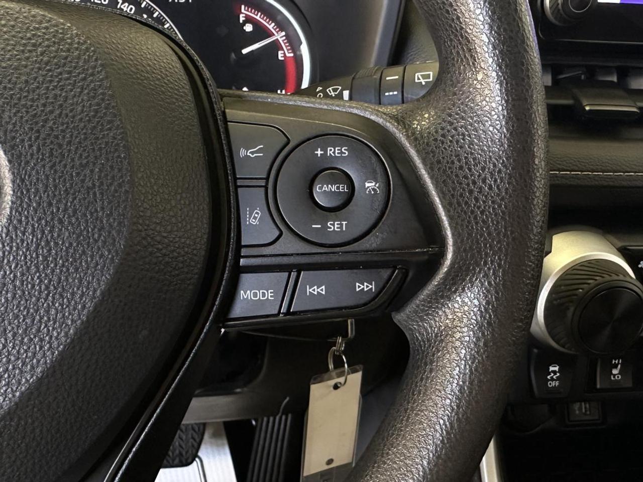 2024 Toyota RAV4 LE AWD - 25,000KM/DIRECT OFF TOYOTA LEASE! Photo