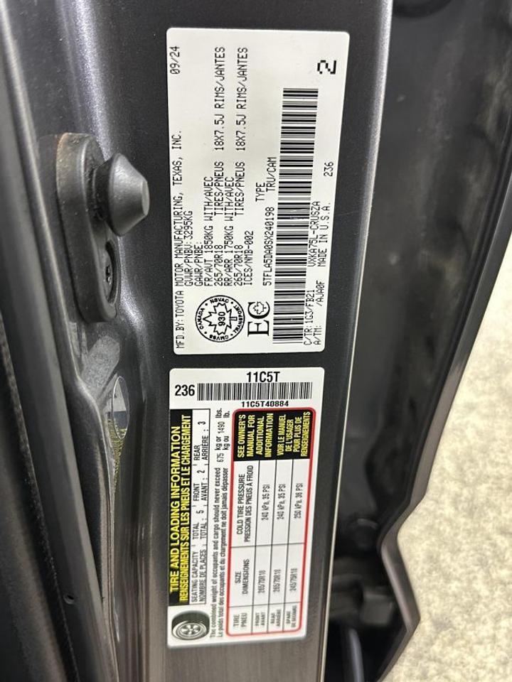 2025 Toyota Tundra SR 4x4- - ADAPTIVE CRUISE/PWR SEAT/48KM/OFF 1 OWNER LEASE! Photo