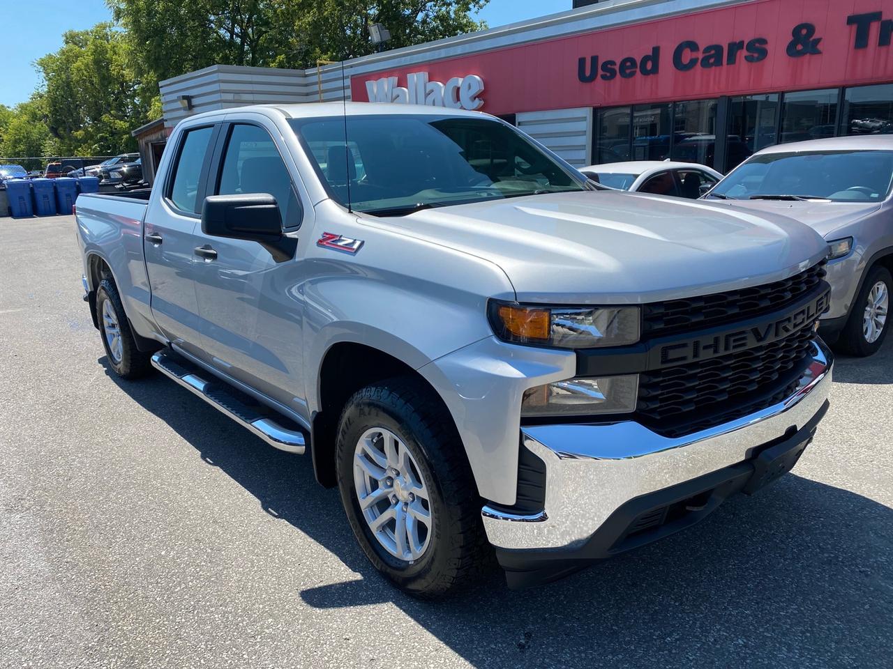 Double Cab Z71 equipped with Apple CarPlay, Android Auto, BlueTooth, USB ports, back up camera, trailer towing pkg with factory trailer brake control and much more. Please contact us for more information and to schedule your test drive today. PLEASE REACH OUT AND TELL US HOW WE CAN HELP YOU GET YOUR NEXT VEHICLE.<br />SAFETY CHECK FOR ONTARIO OR QUEBEC INCLUDED ON ALL CARS EXCEPT THOSE LISTED AS-IS.<br />FINANCING AVAILABLE FOR ALL CREDIT SITUATIONS.<br />All prices are plus HST and licence fees.<br />We do not charge an administration fee or add extra charges.
