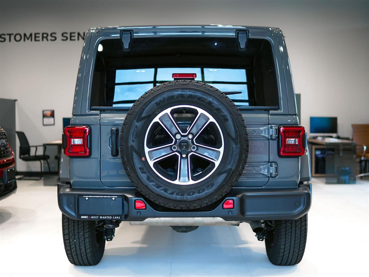 2023 Jeep Wrangler SAHARA | NO ACCIDENTS | LEATHER | NAV | BLIND | 4X4 Photo