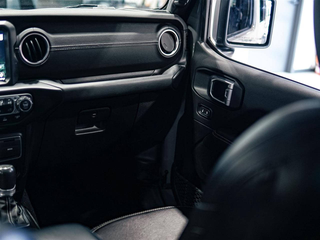 2023 Jeep Wrangler SAHARA | NO ACCIDENTS | LEATHER | NAV | BLIND | 4X4 Photo