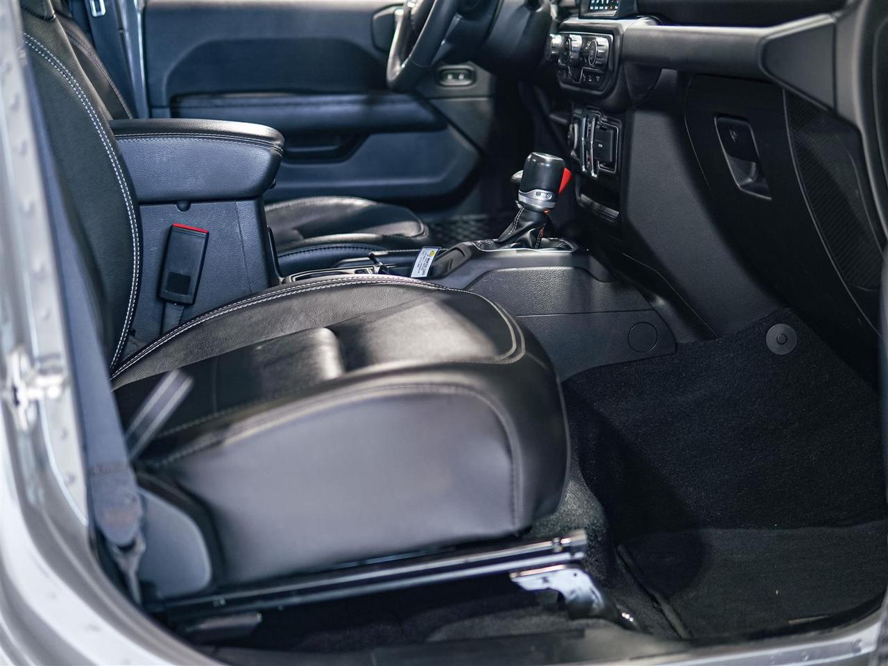 2023 Jeep Wrangler SAHARA | NO ACCIDENTS | LEATHER | NAV | BLIND | 4X4 Photo
