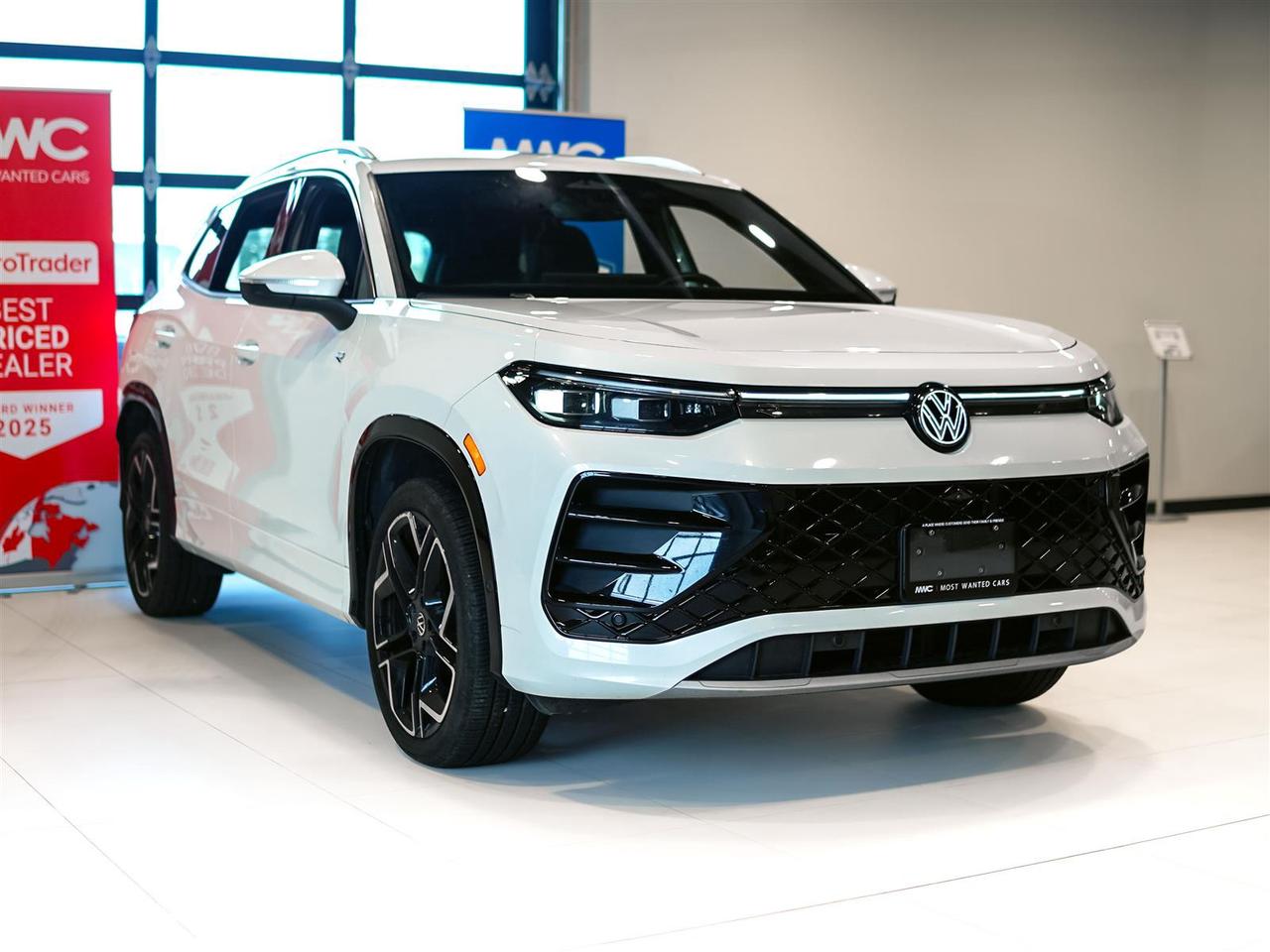 2025 Volkswagen Tiguan HIGHLINE | R LINE | AWD | 1 OWNER | NO ACCIDENTS Photo3