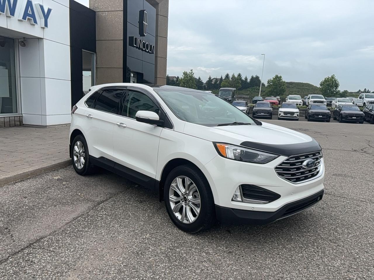 2024 Ford Edge TITANIUM, PANO ROOF, FACTORY HITCH, LOADED! Photo2