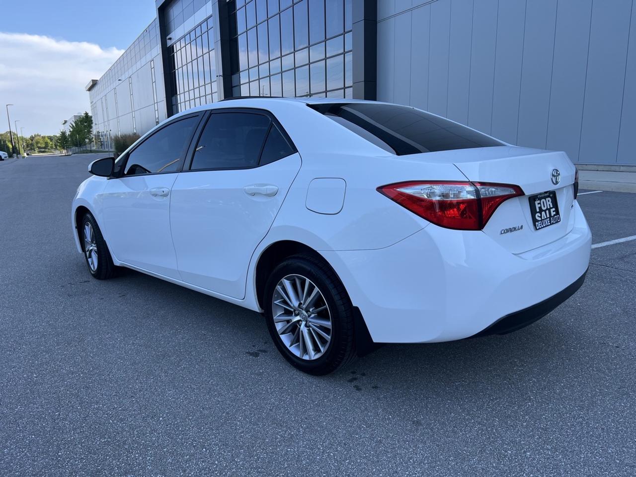 2015 Toyota Corolla LE Photo