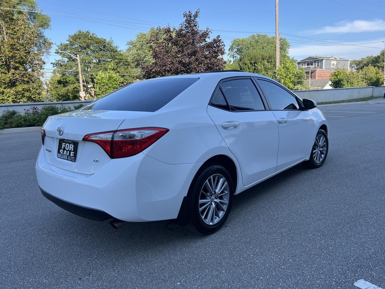 2015 Toyota Corolla LE Photo