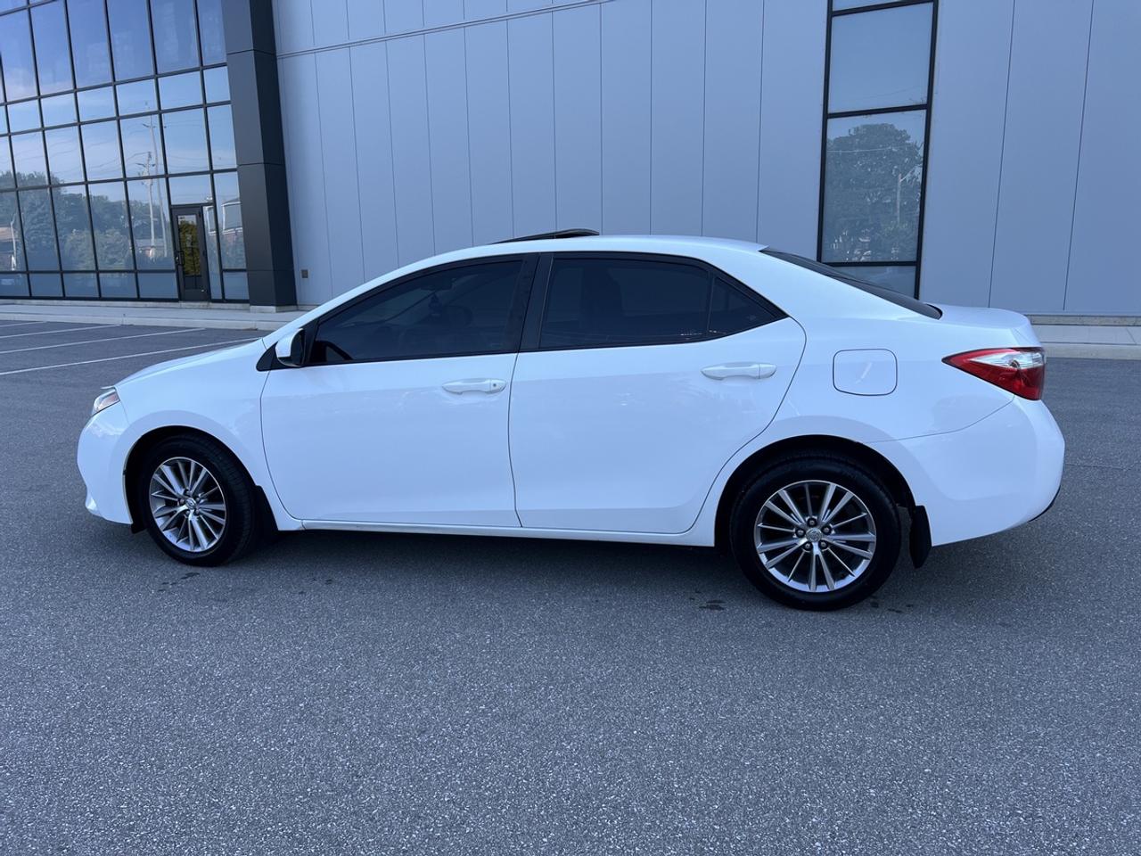 2015 Toyota Corolla LE Photo