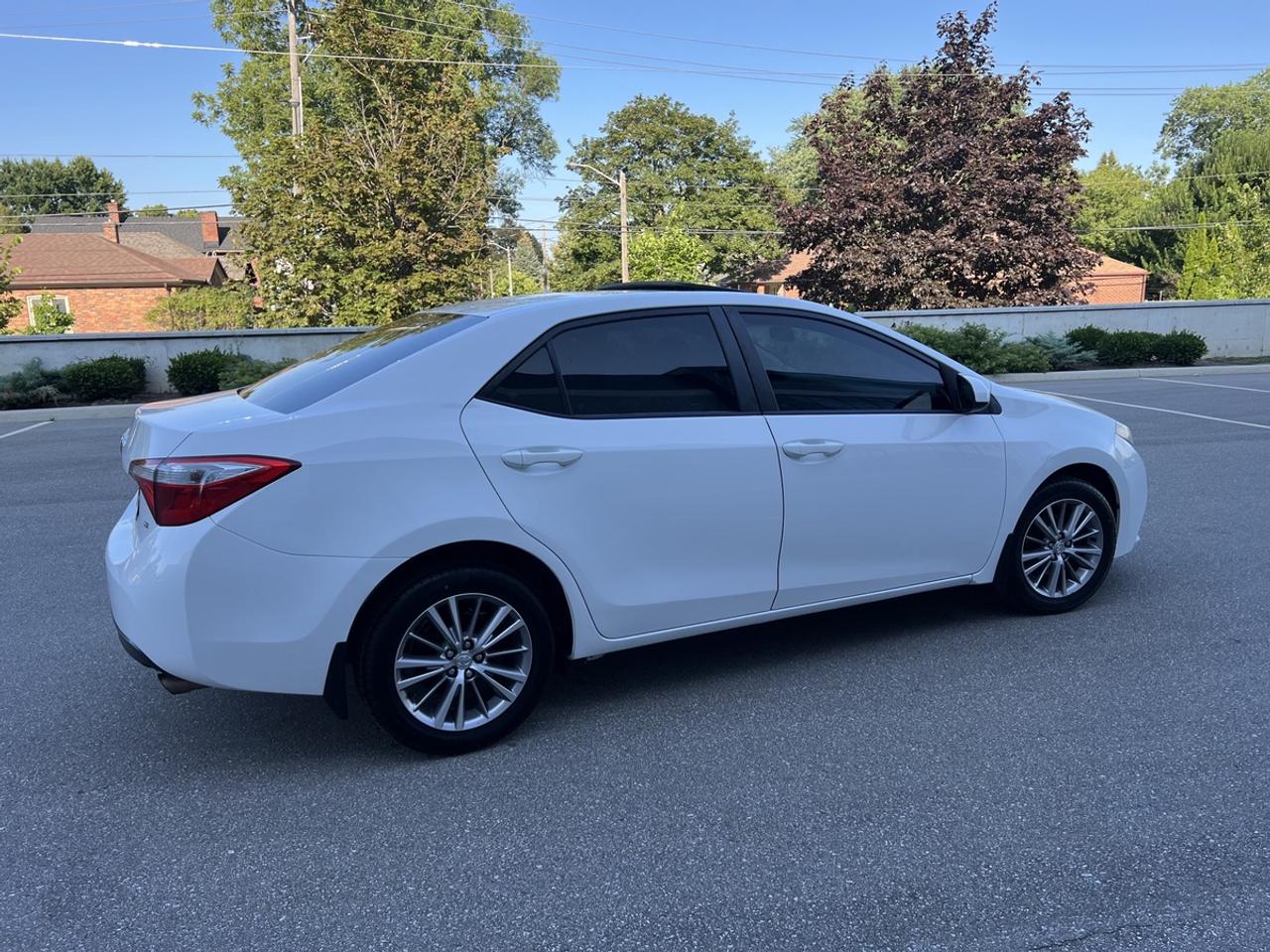 2015 Toyota Corolla LE Photo