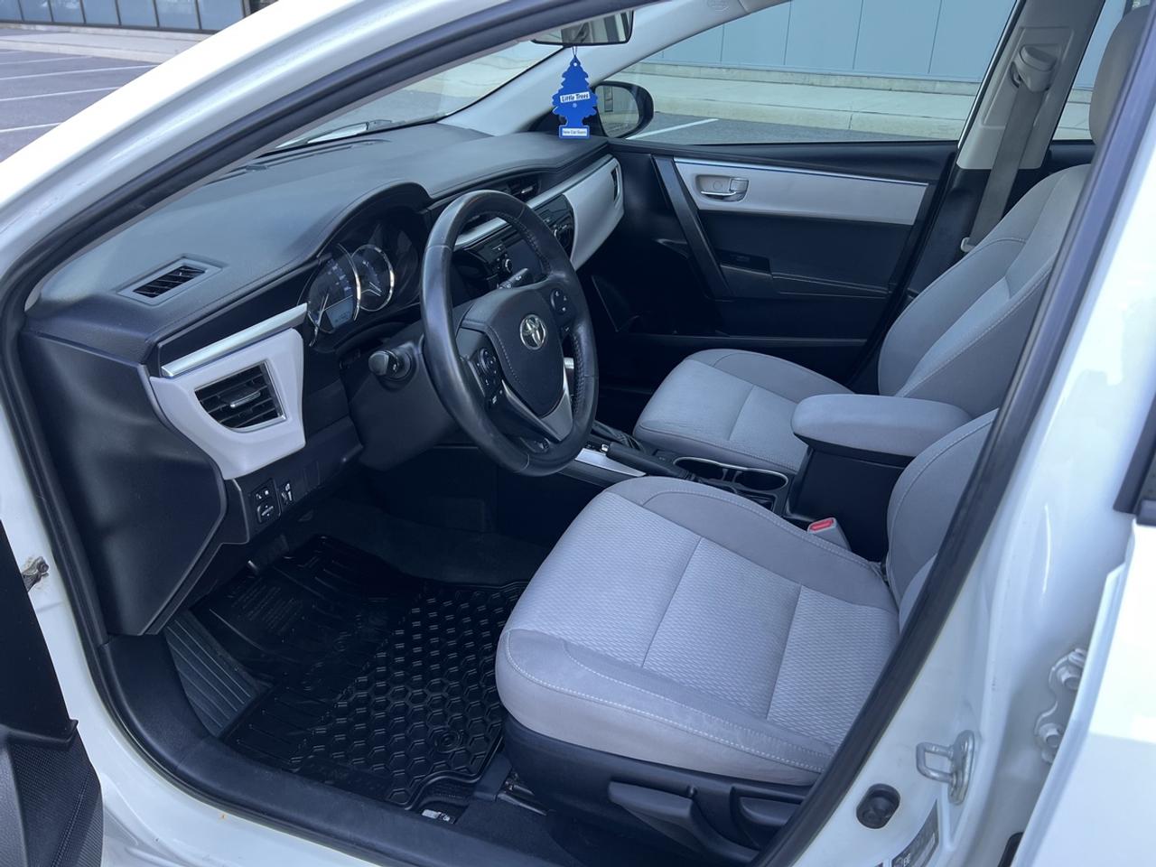 2015 Toyota Corolla LE Photo