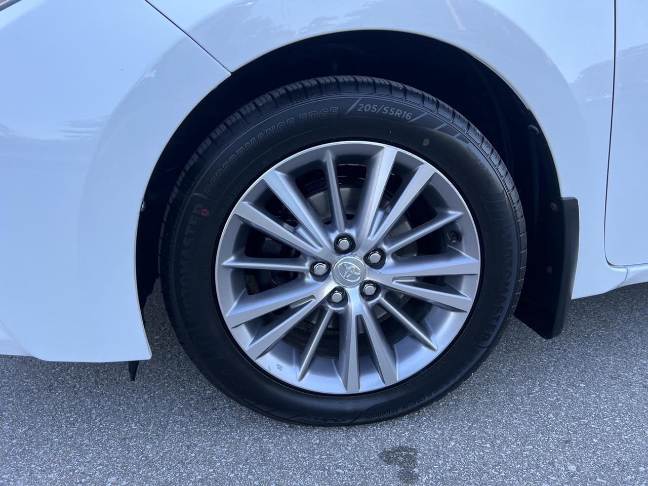 2015 Toyota Corolla LE Photo