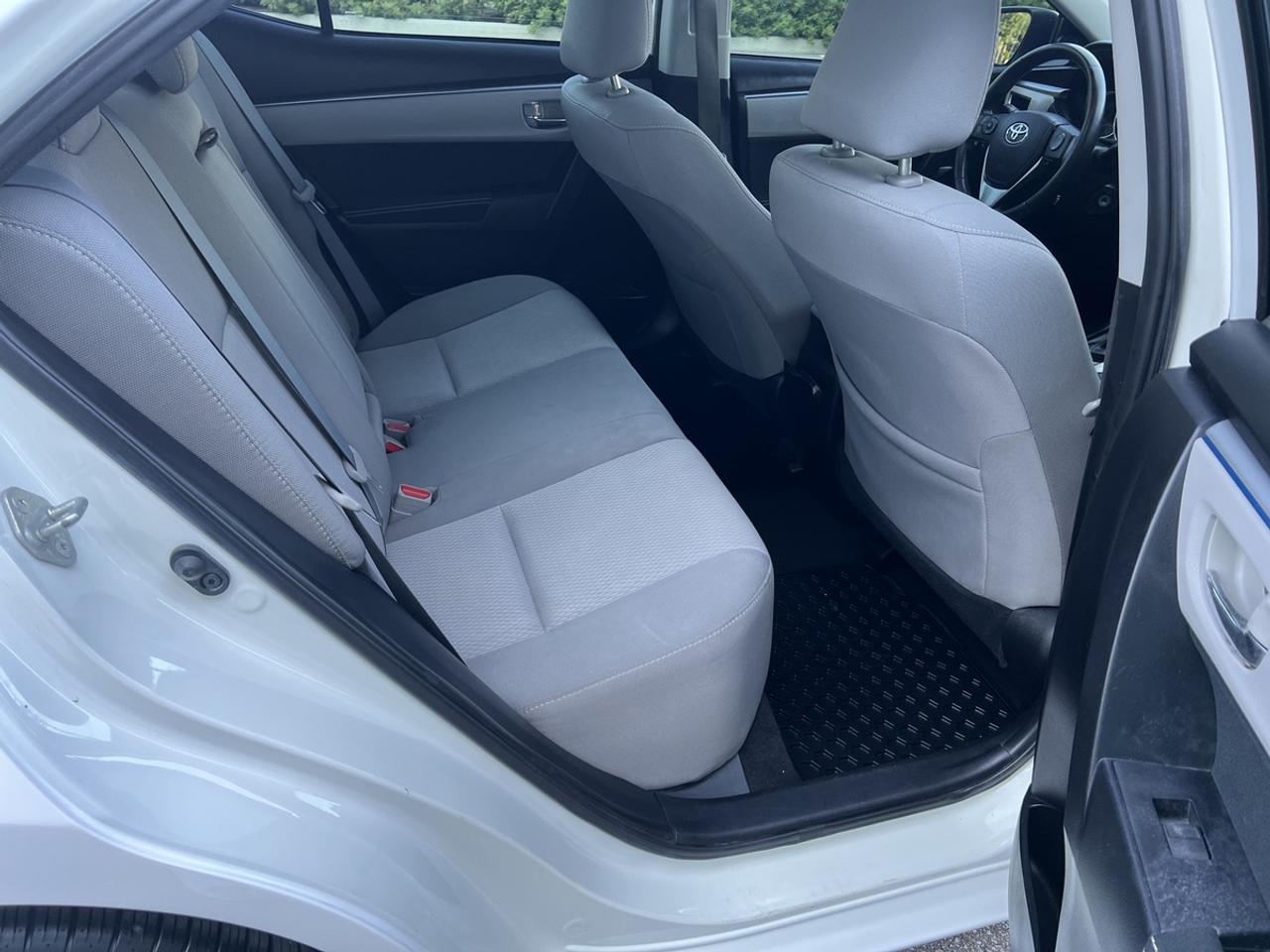 2015 Toyota Corolla LE Photo