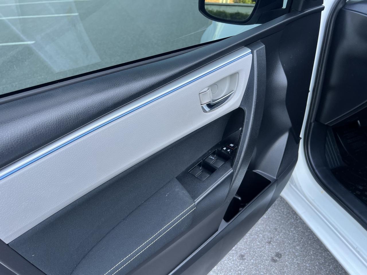 2015 Toyota Corolla LE Photo