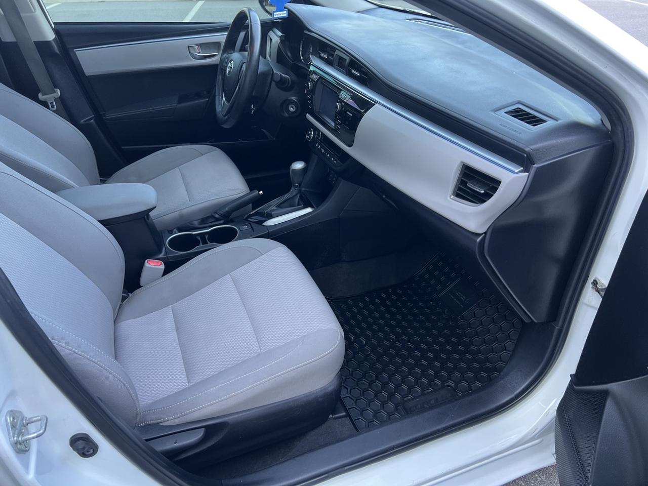 2015 Toyota Corolla LE Photo
