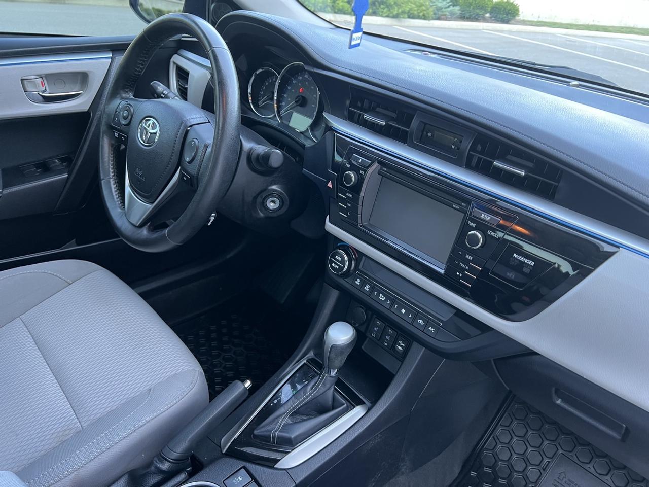 2015 Toyota Corolla LE Photo