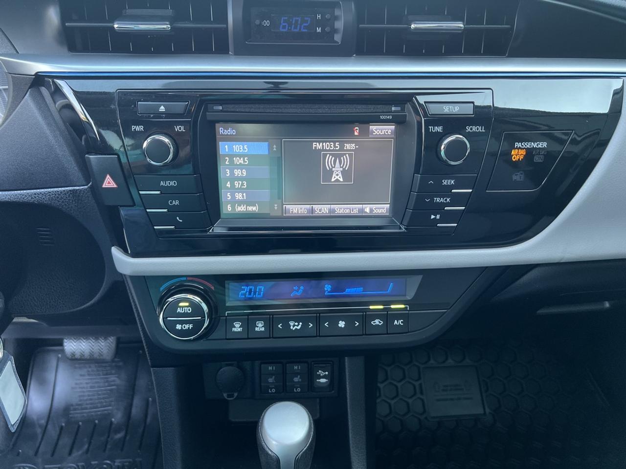 2015 Toyota Corolla LE Photo