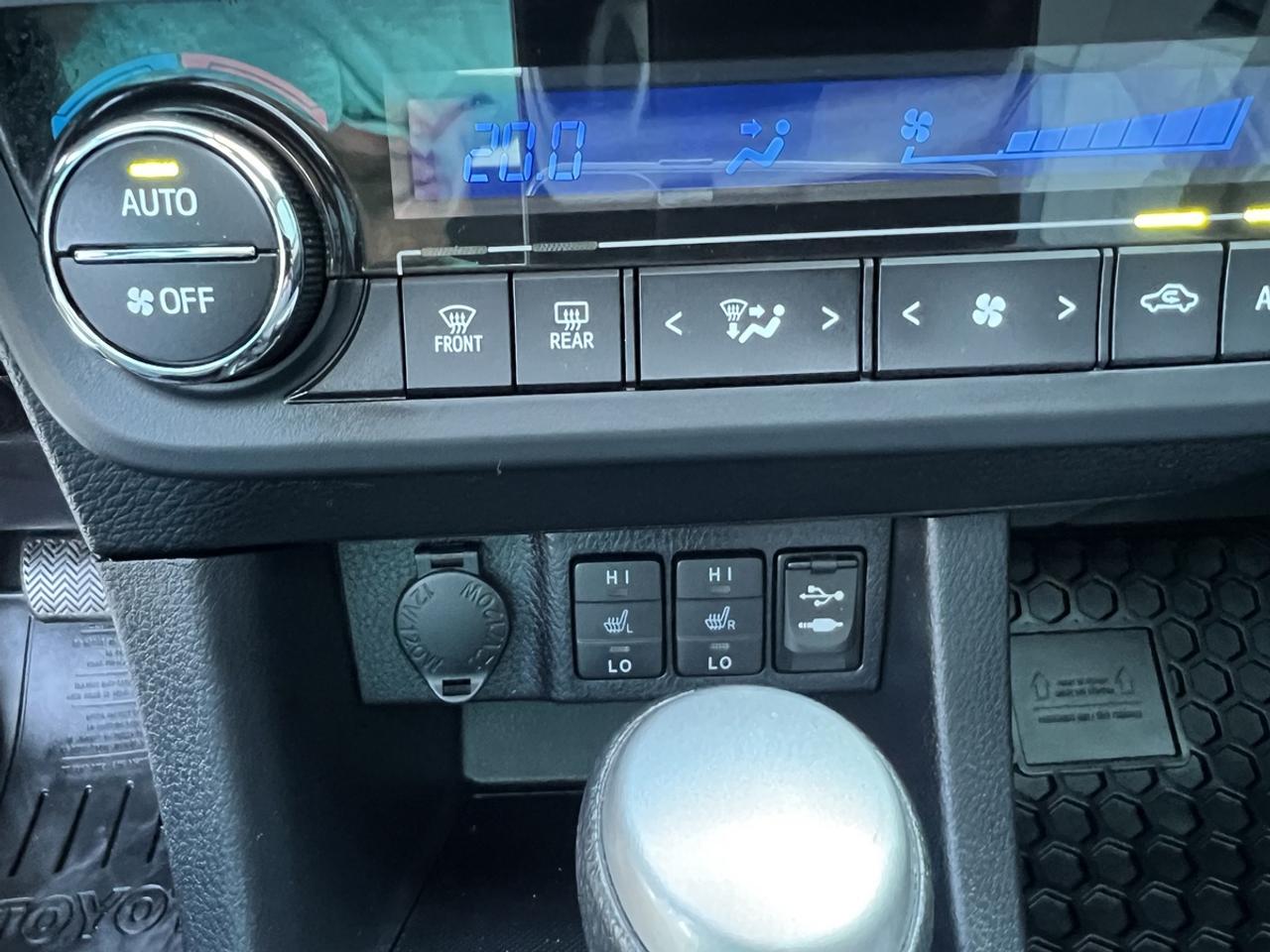2015 Toyota Corolla LE Photo