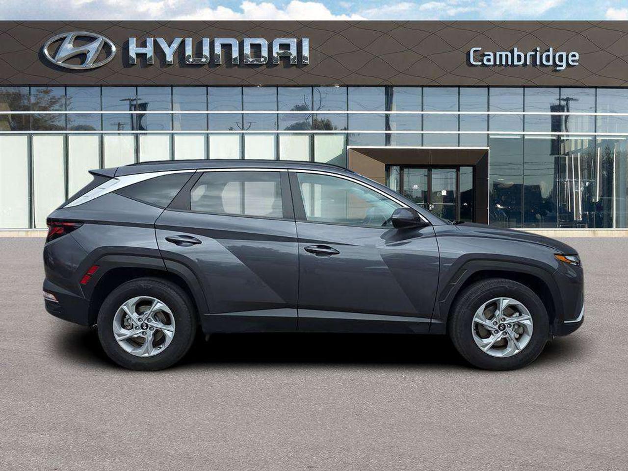 2022 Hyundai Tucson Preferred   NO ACCIDENTS HEATSEATS 7.9L/100KM Photo