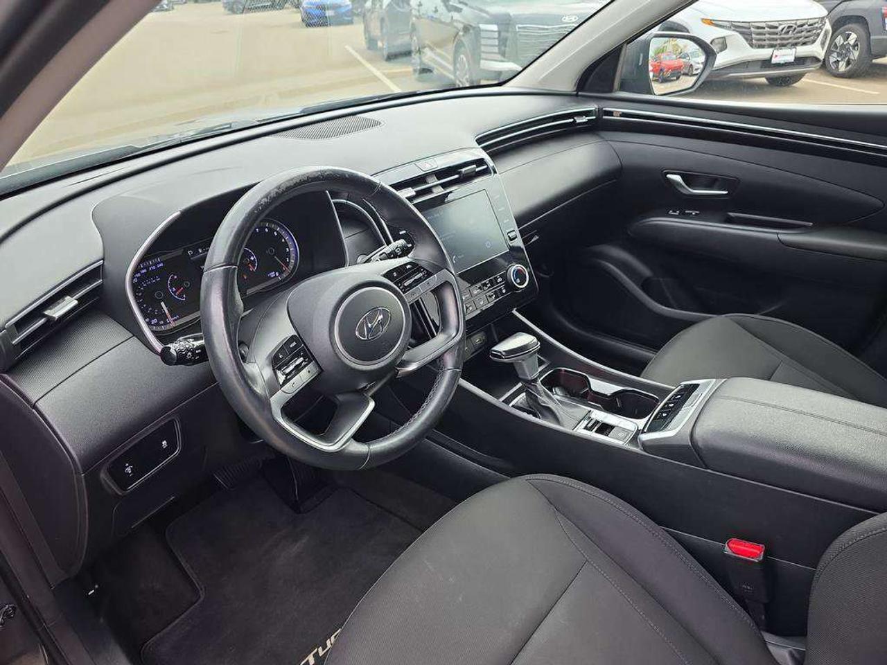 2022 Hyundai Tucson Preferred   NO ACCIDENTS HEATSEATS 7.9L/100KM Photo