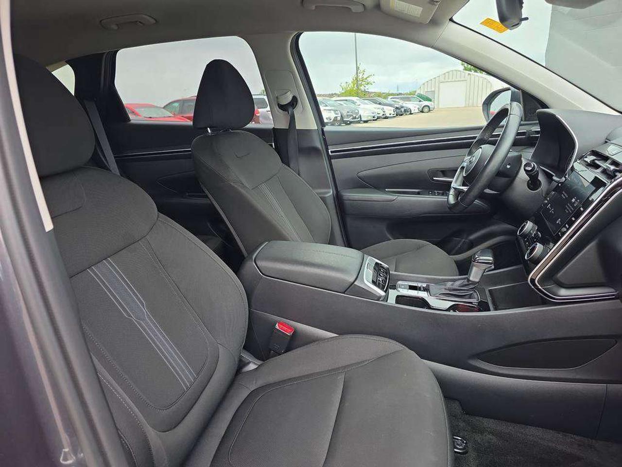 2022 Hyundai Tucson Preferred   NO ACCIDENTS HEATSEATS 7.9L/100KM Photo
