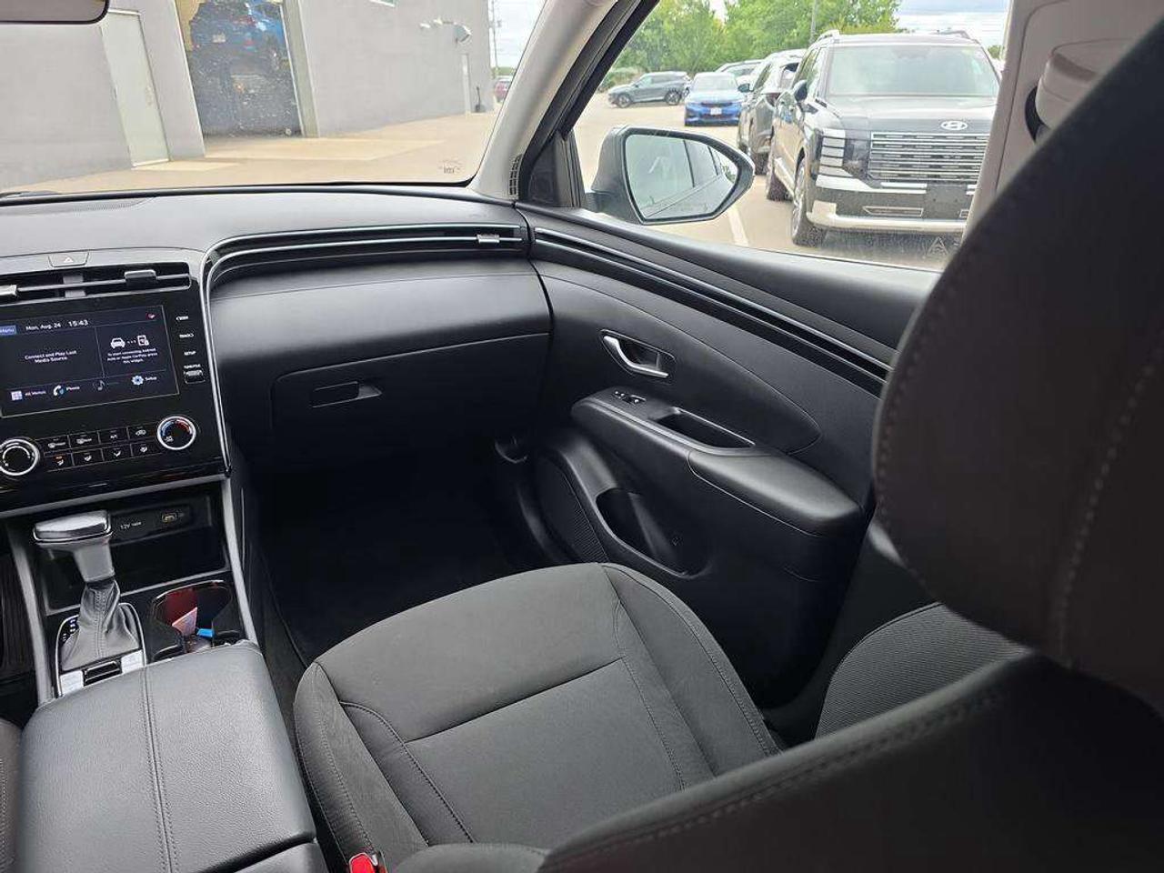 2022 Hyundai Tucson Preferred   NO ACCIDENTS HEATSEATS 7.9L/100KM Photo