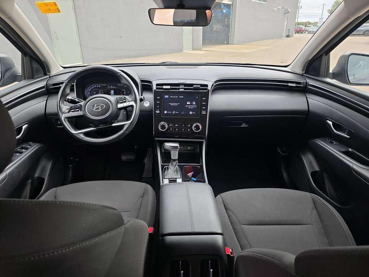 2022 Hyundai Tucson Preferred   NO ACCIDENTS HEATSEATS 7.9L/100KM Photo