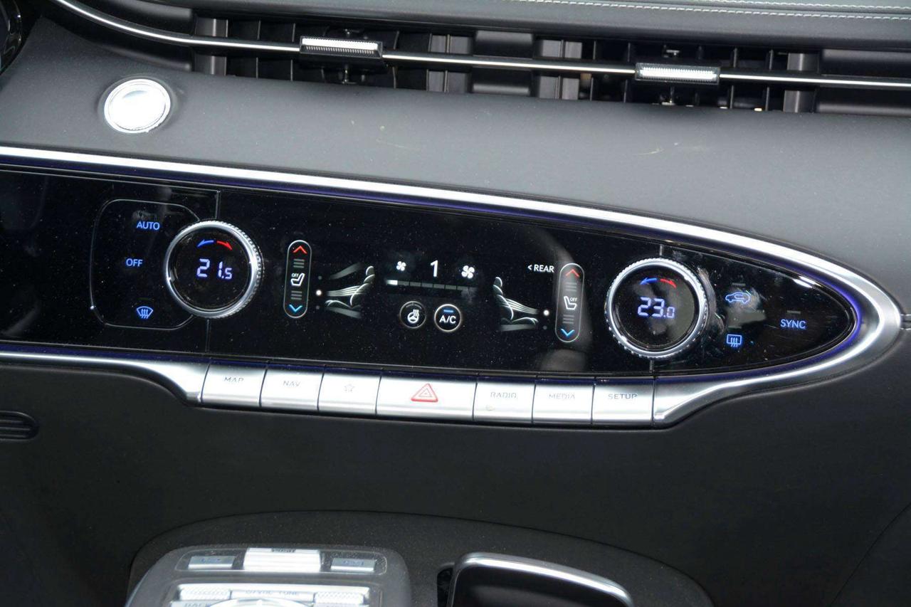 2024 Genesis GV70 2.5T Advanced Photo