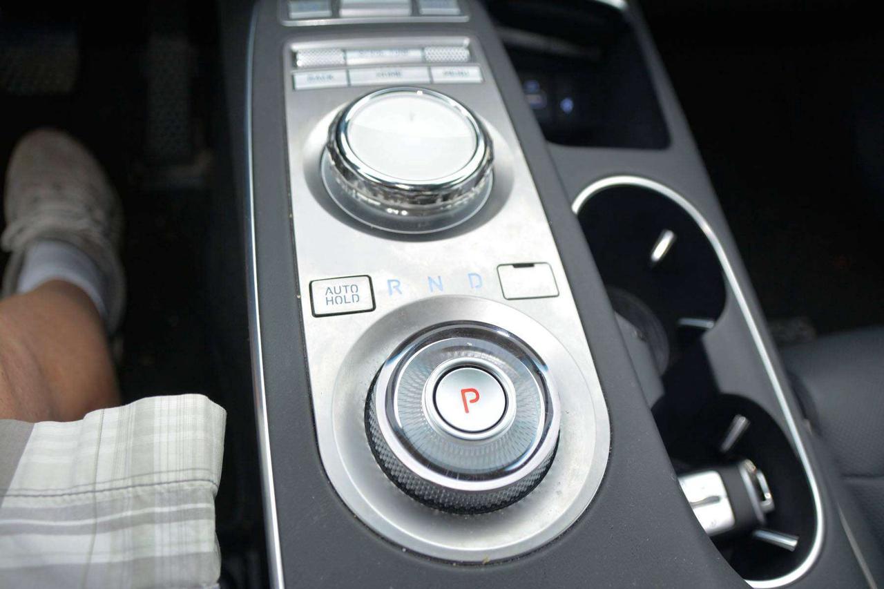 2024 Genesis GV70 2.5T Advanced Photo