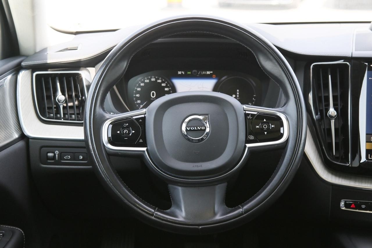 2020 Volvo XC60 Inscription Photo