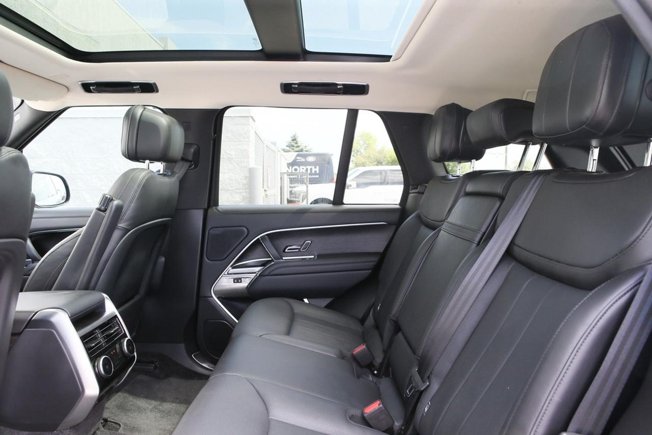 2023 Land Rover Range Rover SE 523 HP TWIN-TURBO V8   MERIDIAN? 3D AUDIO   EXECUTIVE LUXURY   THE ULTIMATE RANGE ROVER Photo