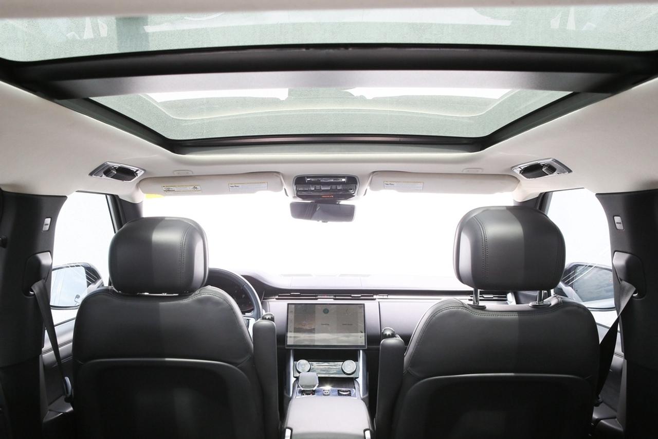 2023 Land Rover Range Rover SE 523 HP TWIN-TURBO V8   MERIDIAN? 3D AUDIO   EXECUTIVE LUXURY   THE ULTIMATE RANGE ROVER Photo